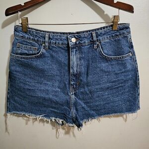 EUC FOREVER21 HIGH RISE RAW HEM SHORTS DENIM SIZE 30 WOMENS